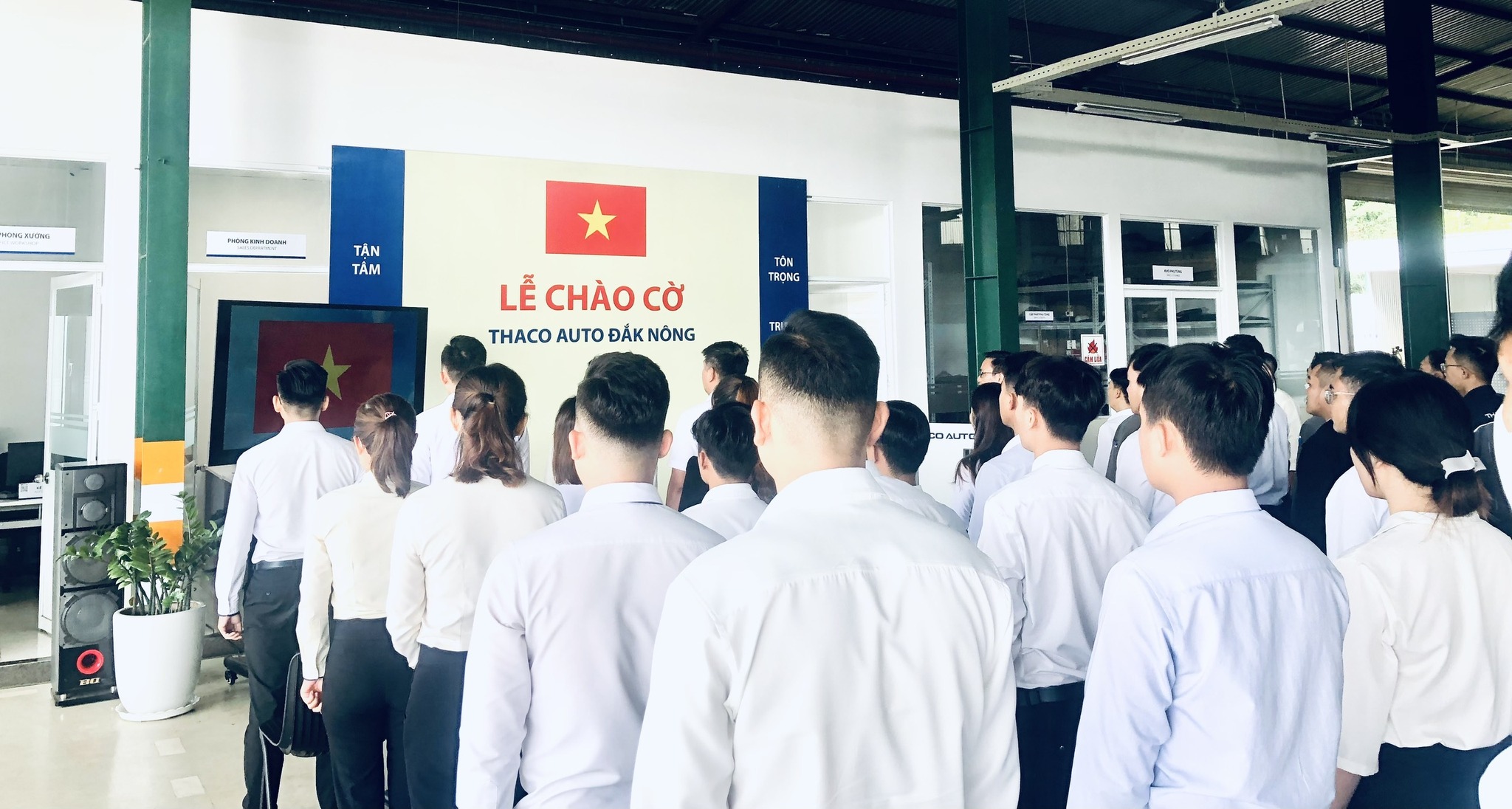 Chào cờ tháng 8/2024: Thaco Auto Đắk Nông tổ chức đánh giá kết quả hoạt động tháng 07 & triển khai kế hoạch kinh doanh 08/2024